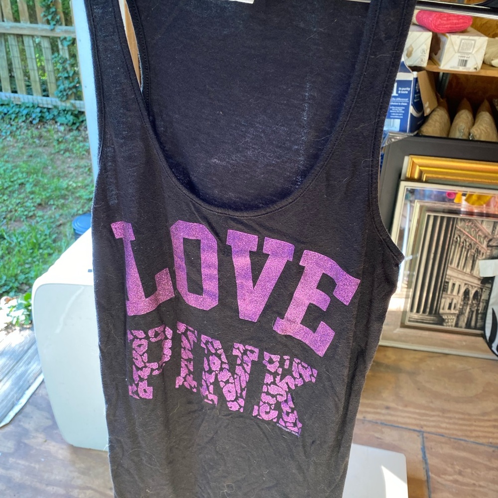 PINK by Victoria’s Secret tank top is in excellent condition.